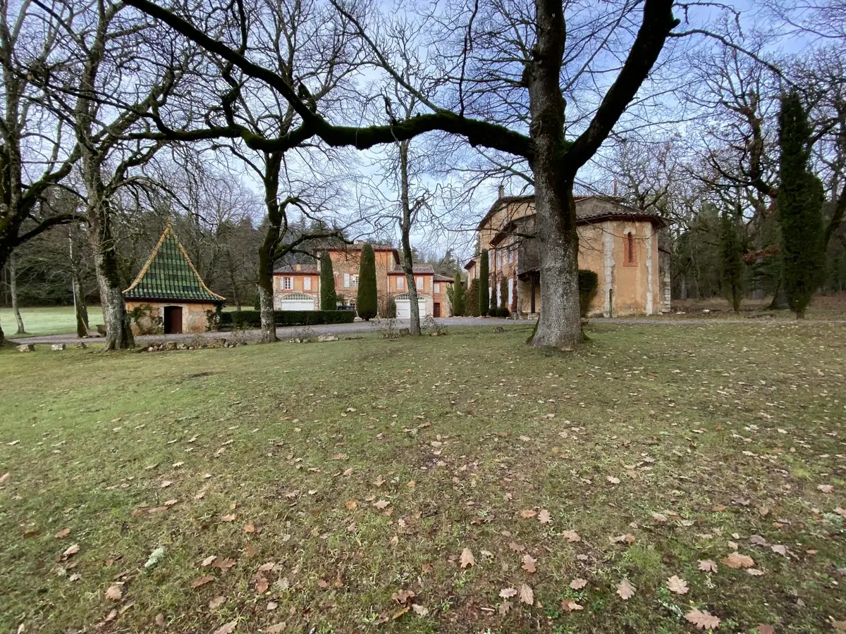 Couple de gardiens de propriété avec Logement de fonction à Haut-Var